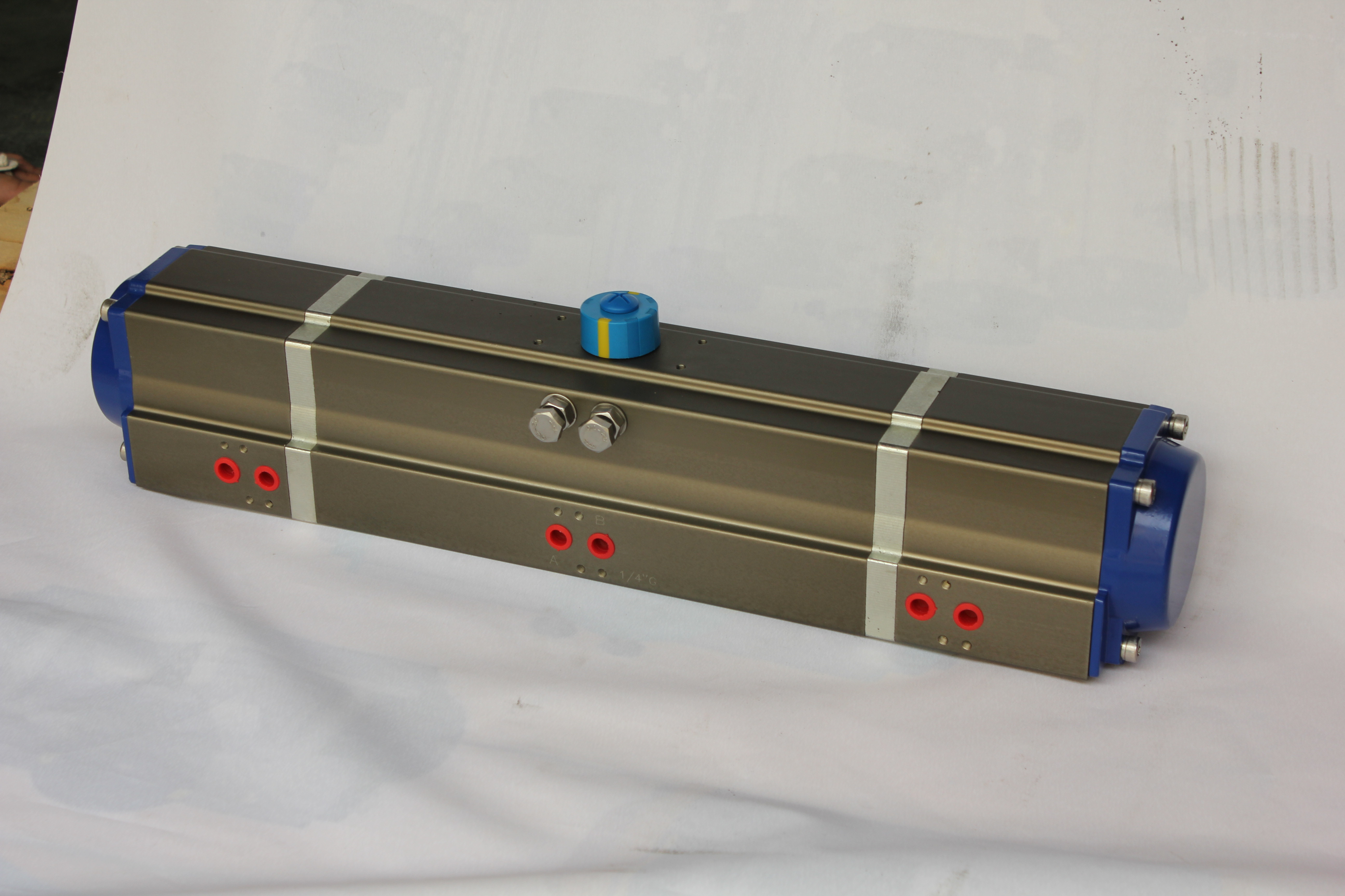 180 degree 3 position rack and pinion pneumatic rotary actuator control