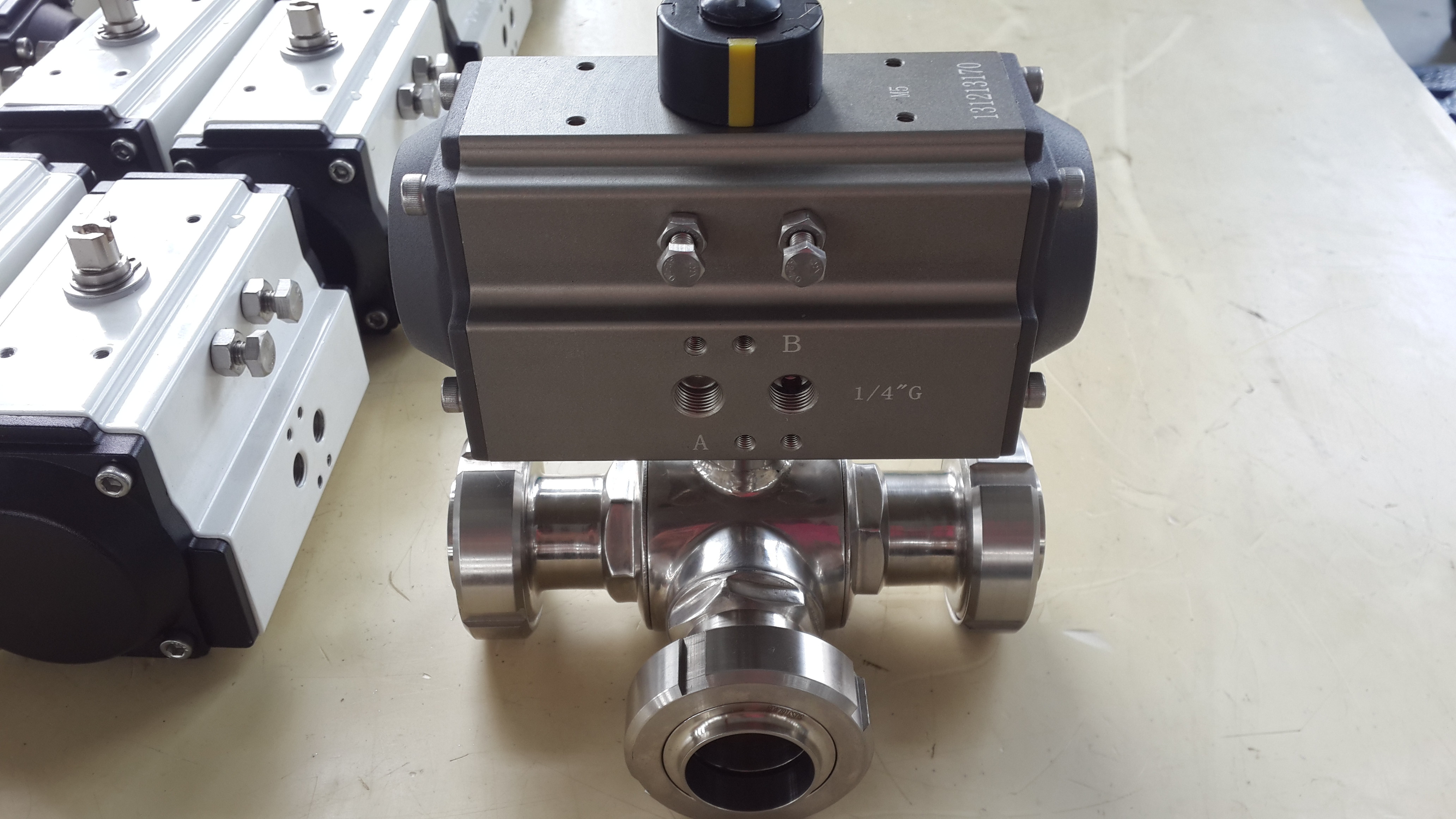 Sanitary 3 Ways Ball Valve with Pneumatic Double Acting Actuator